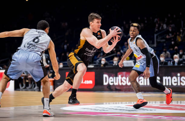 末席逆袭 末席逆袭